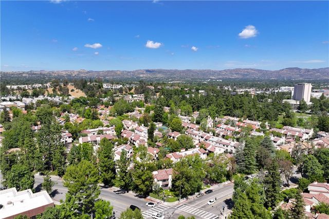 21801 Burbank 97, Woodland Hills, CA 91367