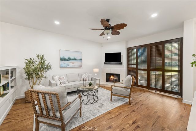 21801 Burbank 97, Woodland Hills, CA 91367
