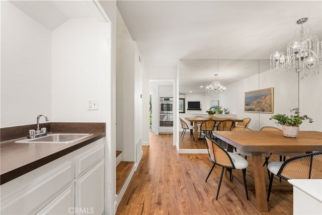 21801 Burbank 97, Woodland Hills, CA 91367