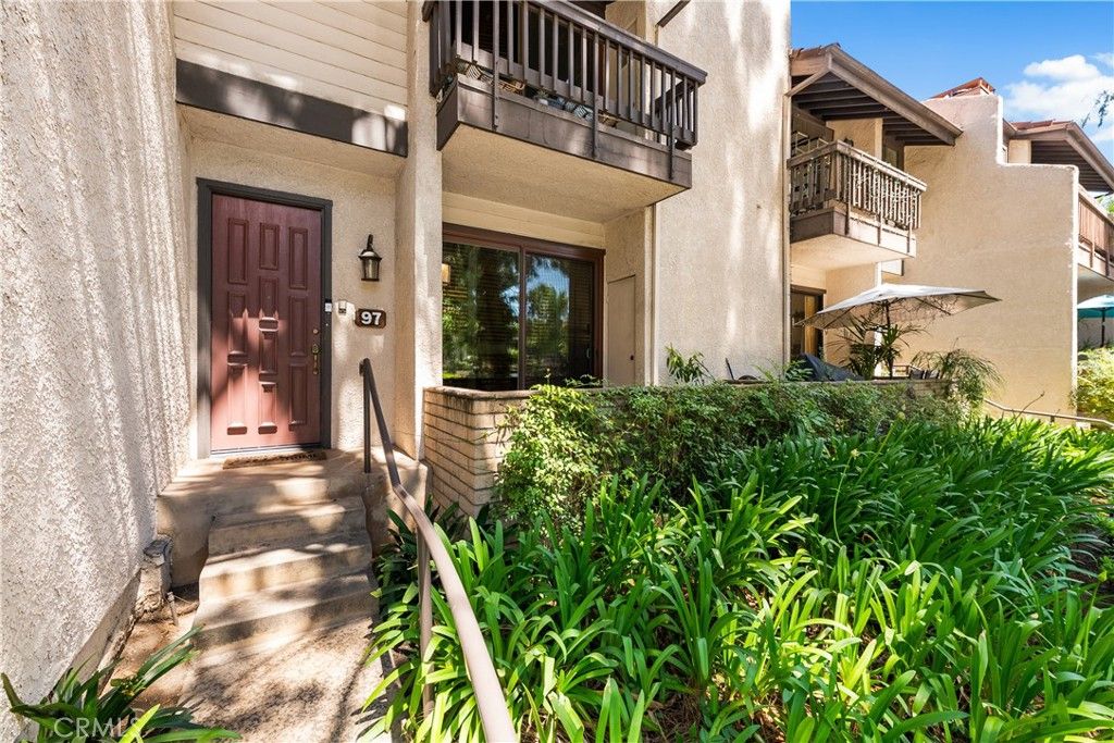21801 Burbank 97, Woodland Hills, CA 91367