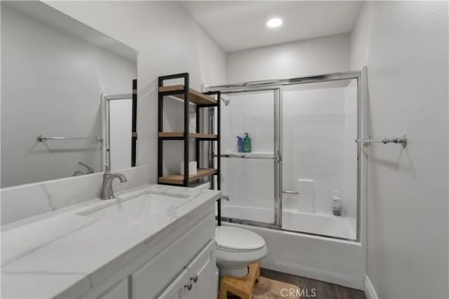 768 La Tierra I-201, Corona, CA 92879