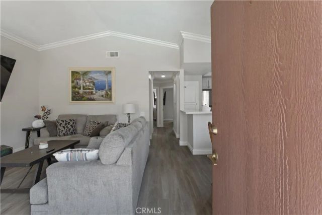 768 La Tierra I-201, Corona, CA 92879