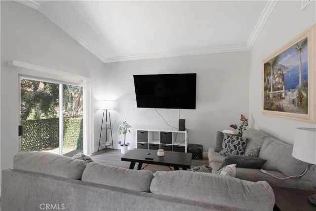 768 La Tierra I-201, Corona, CA 92879
