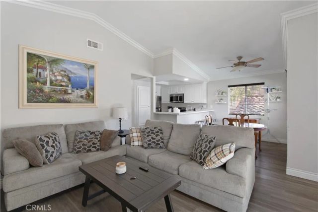 768 La Tierra I-201, Corona, CA 92879