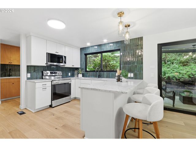 10625 Sw LANCASTER Rd, Portland, OR 97219