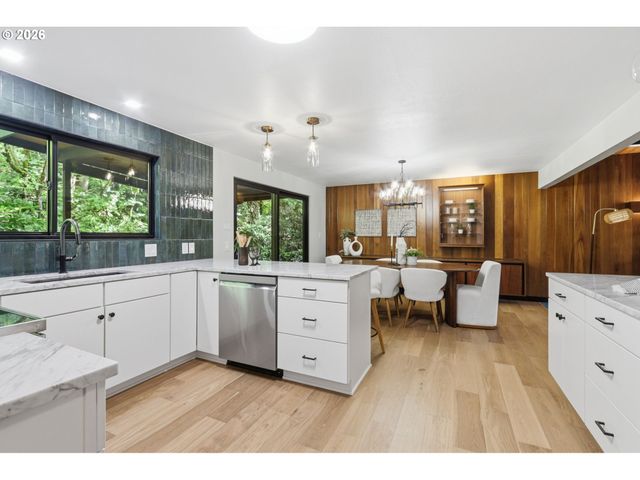 10625 Sw LANCASTER Rd, Portland, OR 97219