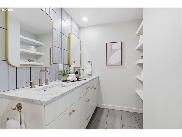 10625 Sw LANCASTER Rd, Portland, OR 97219