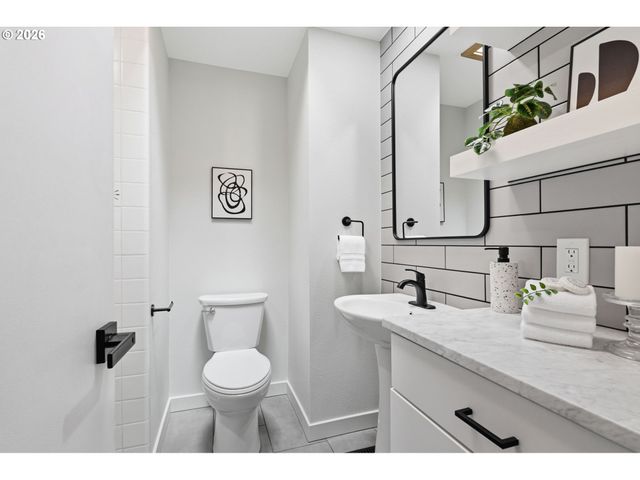 10625 Sw LANCASTER Rd, Portland, OR 97219