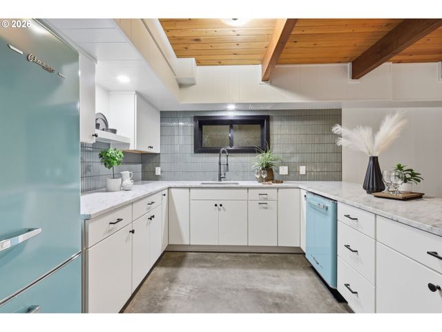 10625 Sw LANCASTER Rd, Portland, OR 97219