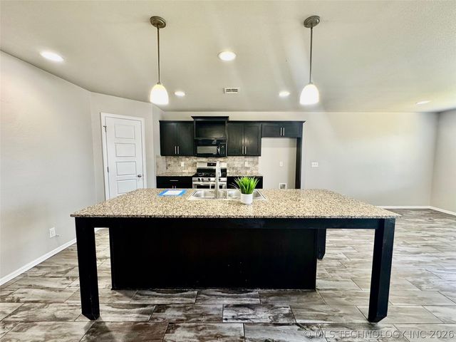 14616 E 114th Street North, Owasso, OK 74055