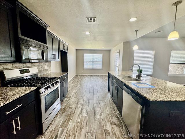 14616 E 114th Street North, Owasso, OK 74055