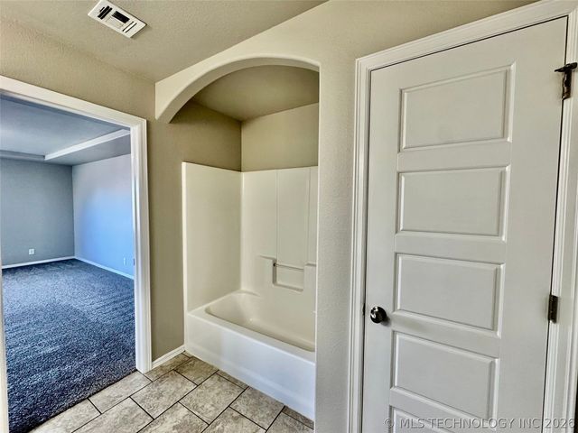 14616 E 114th Street North, Owasso, OK 74055