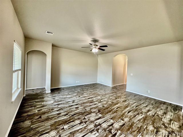 14616 E 114th Street North, Owasso, OK 74055