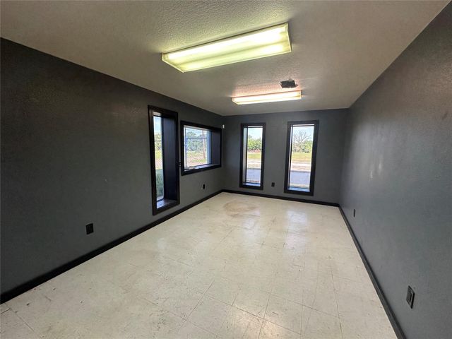 2013 W Us Highway 79, Buffalo, TX 75831