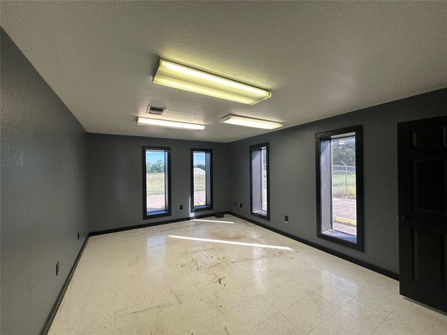 2013 W Us Highway 79, Buffalo, TX 75831