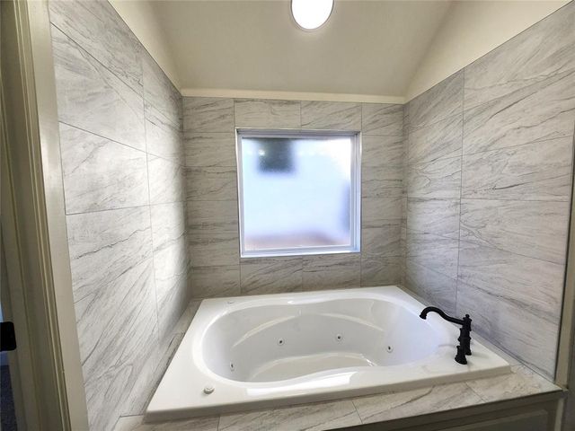 11621 NW 103rd Street, Yukon, OK 73099