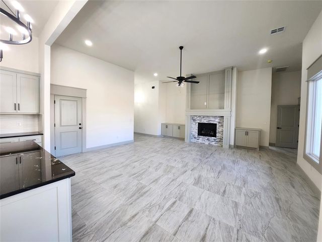 11621 NW 103rd Street, Yukon, OK 73099