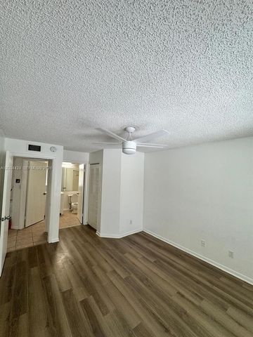 911 Coral Club Drive 911, Coral Springs, FL 33071