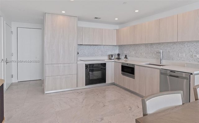 3131 NE 7th Ave 2203, Miami, FL 33137