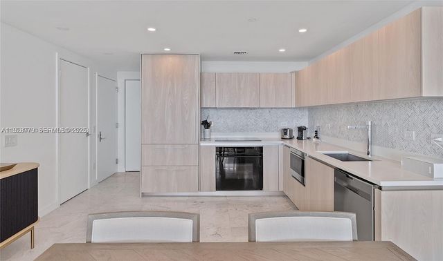 3131 NE 7th Ave 2203, Miami, FL 33137