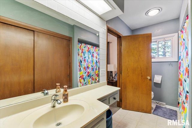 2620 HARMONY Drive, Bettendorf, IA 52722