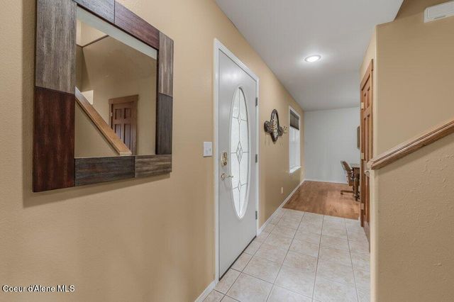 405 Brisboys RD, Sagle, ID 83860