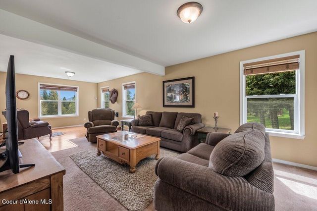 405 Brisboys RD, Sagle, ID 83860