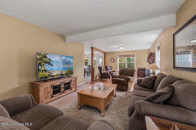 405 Brisboys RD, Sagle, ID 83860