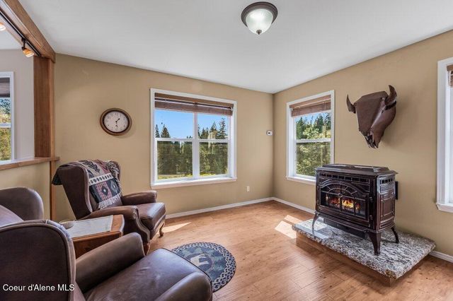 405 Brisboys RD, Sagle, ID 83860