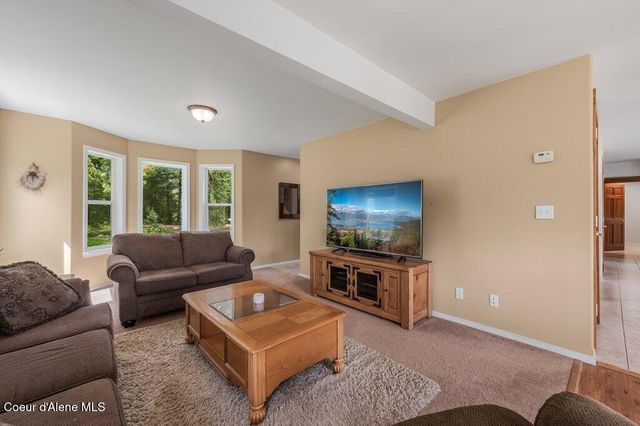 405 Brisboys RD, Sagle, ID 83860