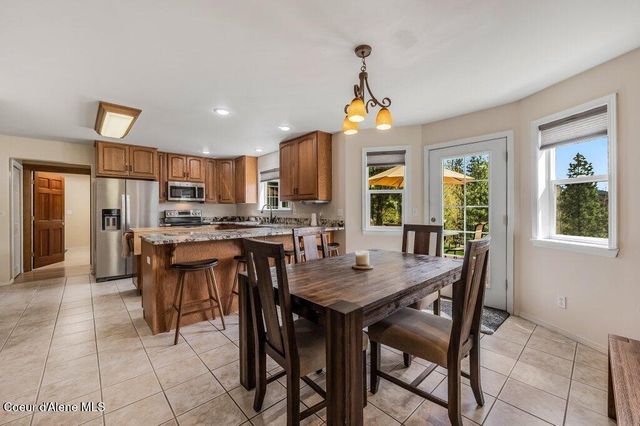 405 Brisboys RD, Sagle, ID 83860