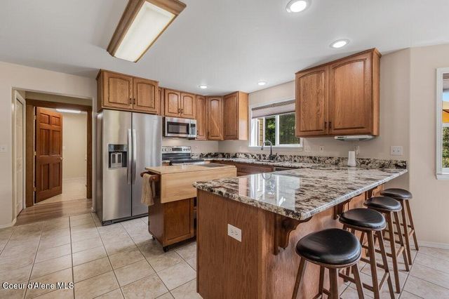 405 Brisboys RD, Sagle, ID 83860