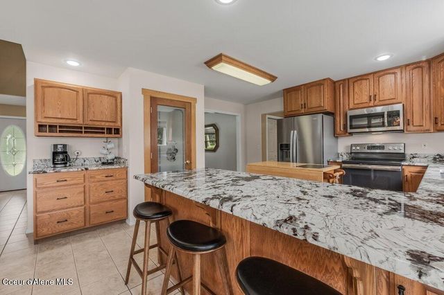 405 Brisboys RD, Sagle, ID 83860