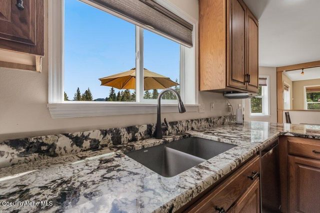 405 Brisboys RD, Sagle, ID 83860