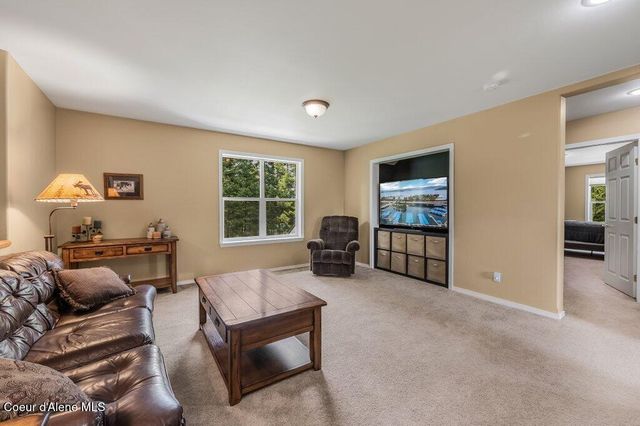 405 Brisboys RD, Sagle, ID 83860