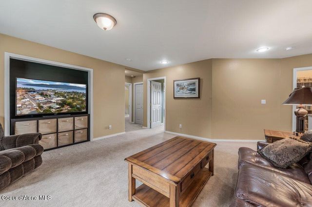 405 Brisboys RD, Sagle, ID 83860