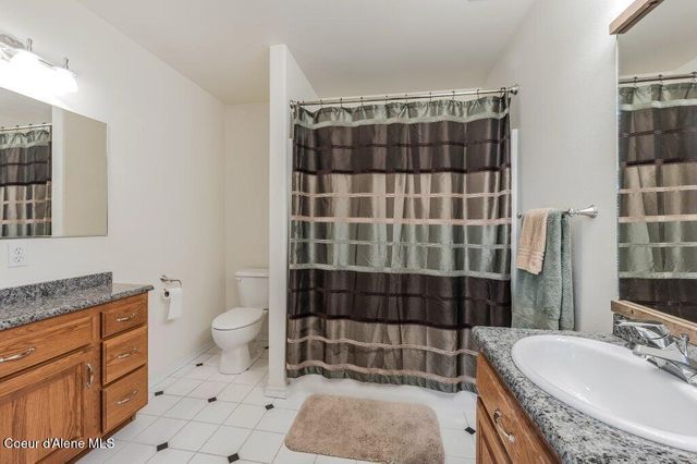 405 Brisboys RD, Sagle, ID 83860