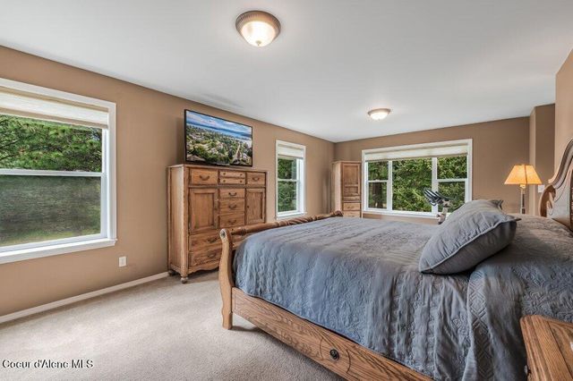 405 Brisboys RD, Sagle, ID 83860