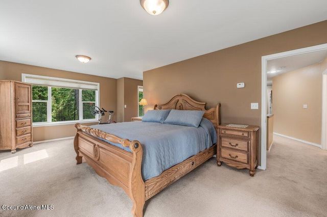 405 Brisboys RD, Sagle, ID 83860