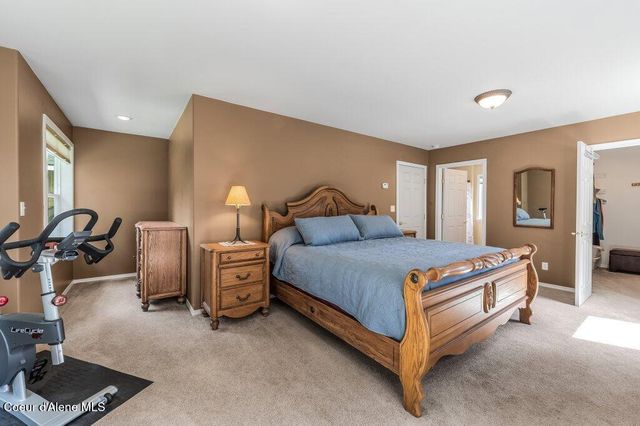 405 Brisboys RD, Sagle, ID 83860