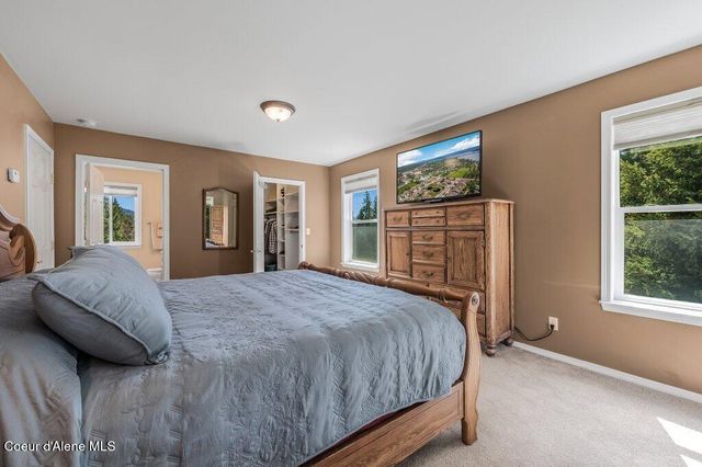 405 Brisboys RD, Sagle, ID 83860