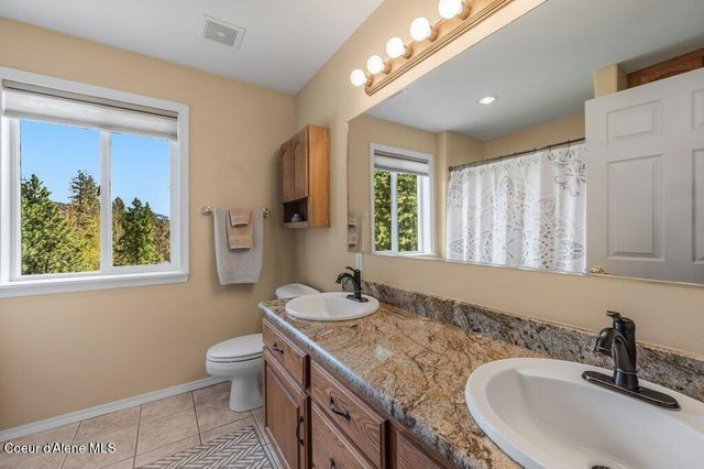 405 Brisboys RD, Sagle, ID 83860