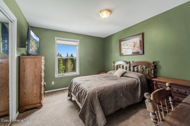 405 Brisboys RD, Sagle, ID 83860
