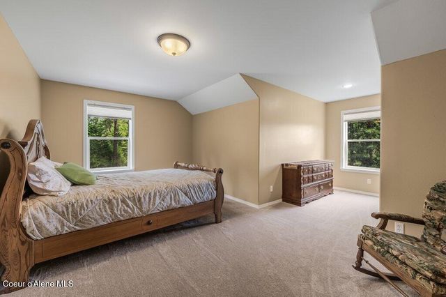 405 Brisboys RD, Sagle, ID 83860