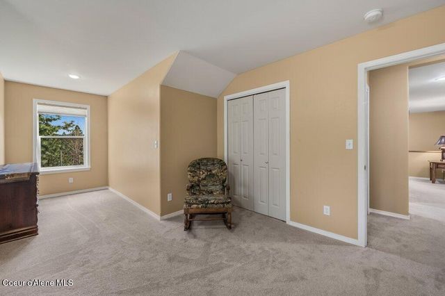 405 Brisboys RD, Sagle, ID 83860