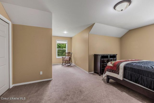 405 Brisboys RD, Sagle, ID 83860