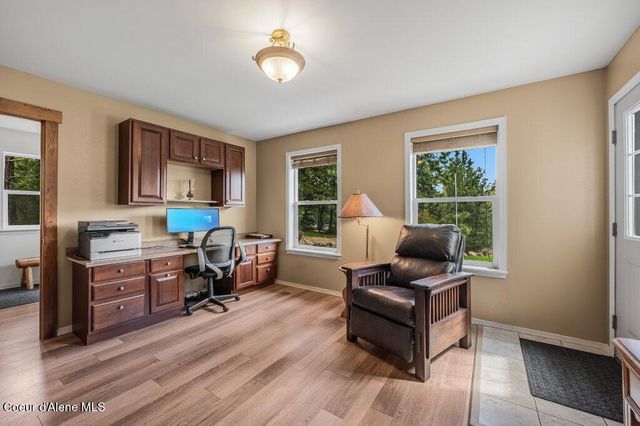 405 Brisboys RD, Sagle, ID 83860