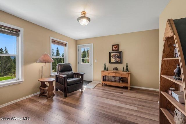 405 Brisboys RD, Sagle, ID 83860