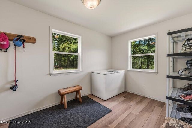 405 Brisboys RD, Sagle, ID 83860