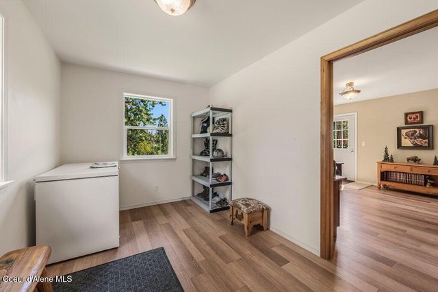 405 Brisboys RD, Sagle, ID 83860